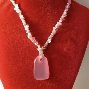 Vintage Rose quartz chip necklace with pendant